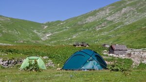 Weidelandschaft auf dem Askhi-Karstmassiv oberhalb von Martvili in Samegrelo-Zemo Svaneti.